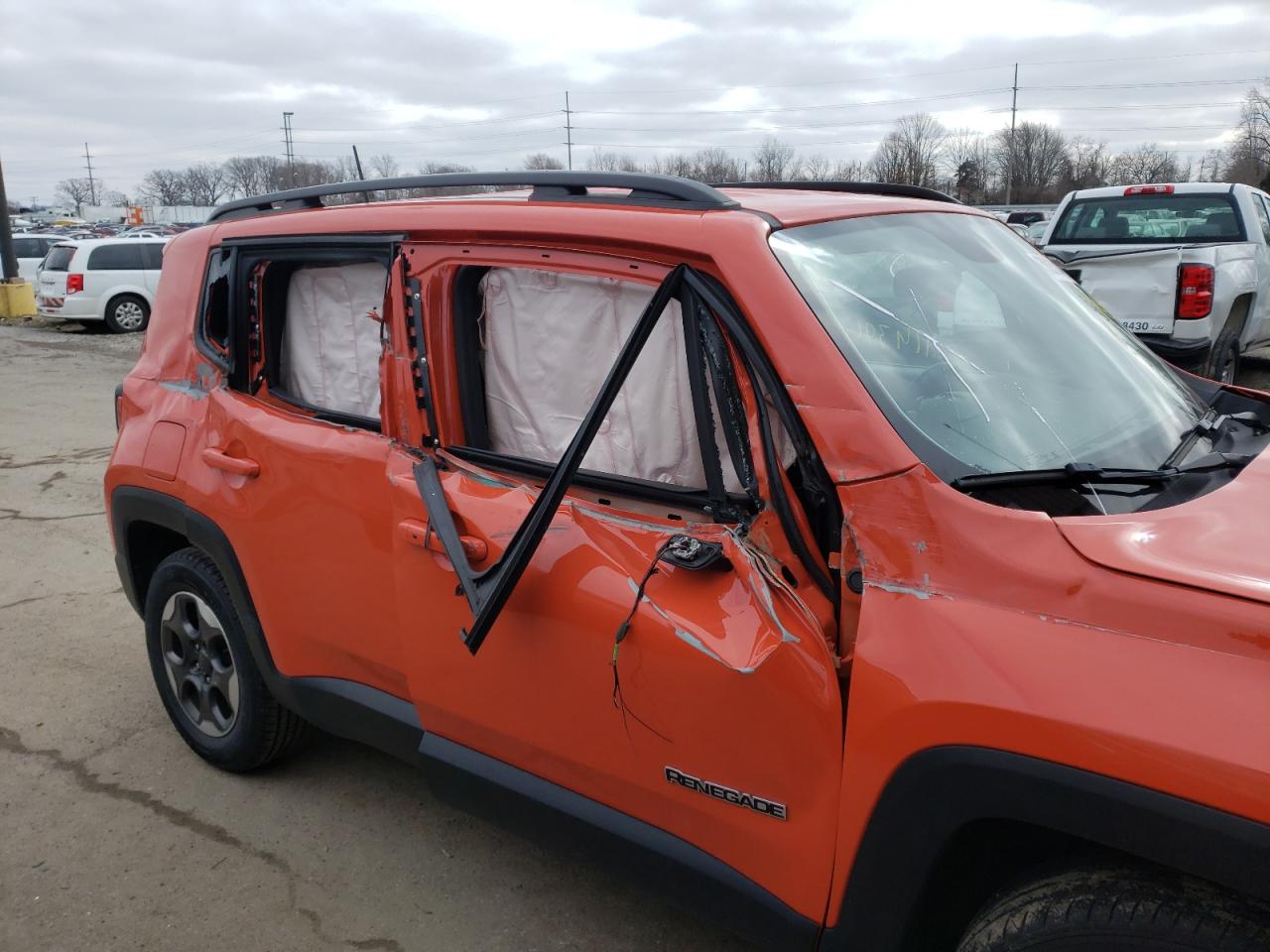 Photo 9 from auction – 2016 JEEP RENEGADE S with VIN ZACCJAAT9GPE33779