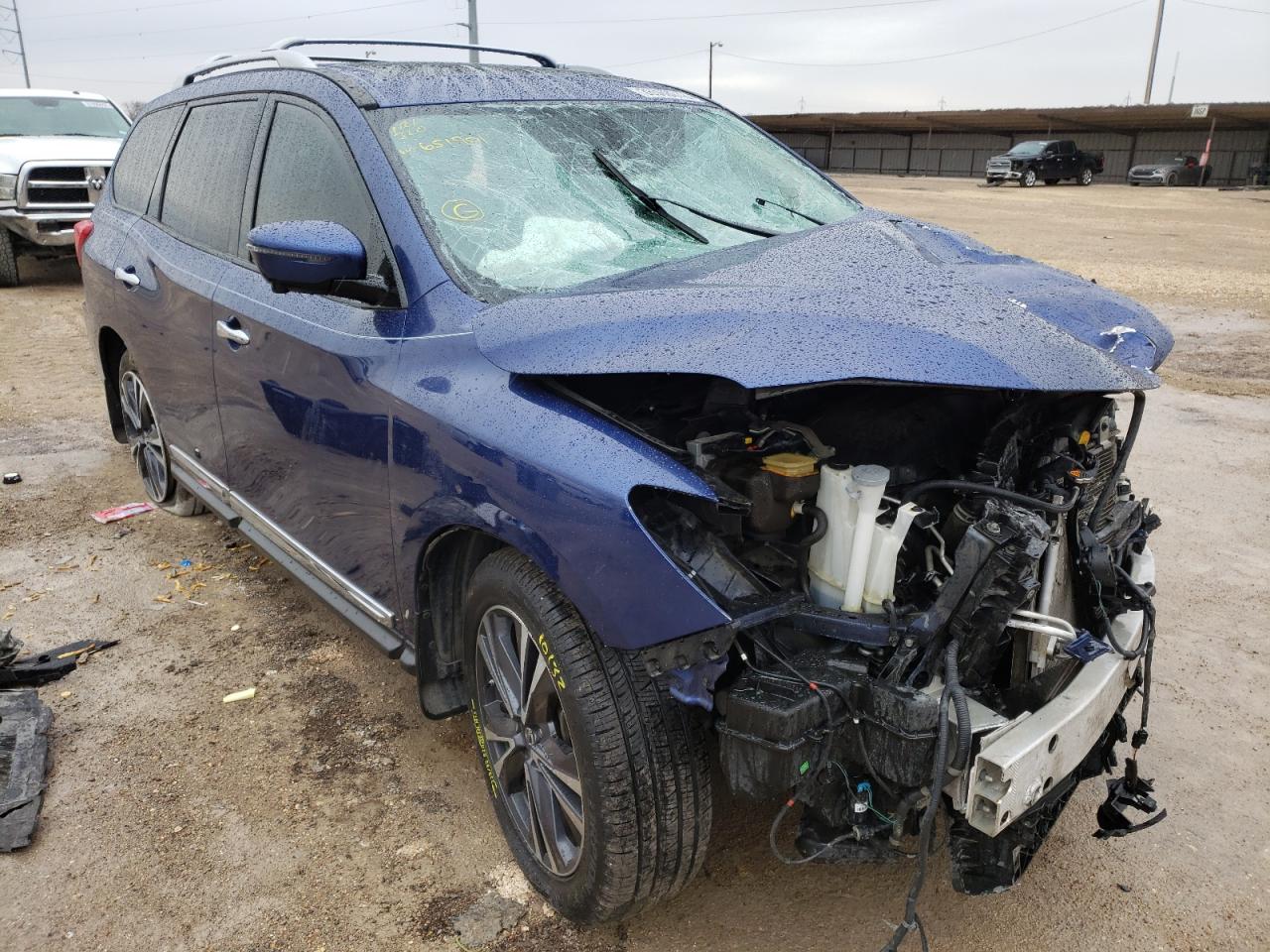 NISSAN PATHFINDER 2017 with VIN 5N1DR2MN5HC651901 - Photo from auction