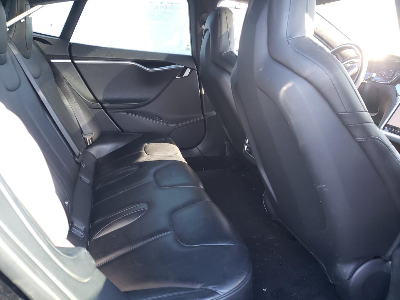 Photo 6 from auction – 2015 TESLA MODEL S 85 with VIN 5YJSA1H22FF091882