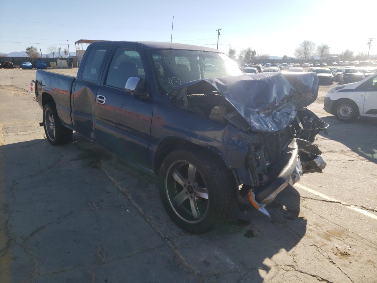 CHEVROLET SILVERADO 2002 with VIN 2GCEC19W521182747 - Photo from auction