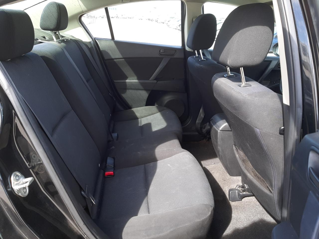 Photo 6 from auction – 2011 MAZDA 3 I with VIN JM1BL1UG2B1384387