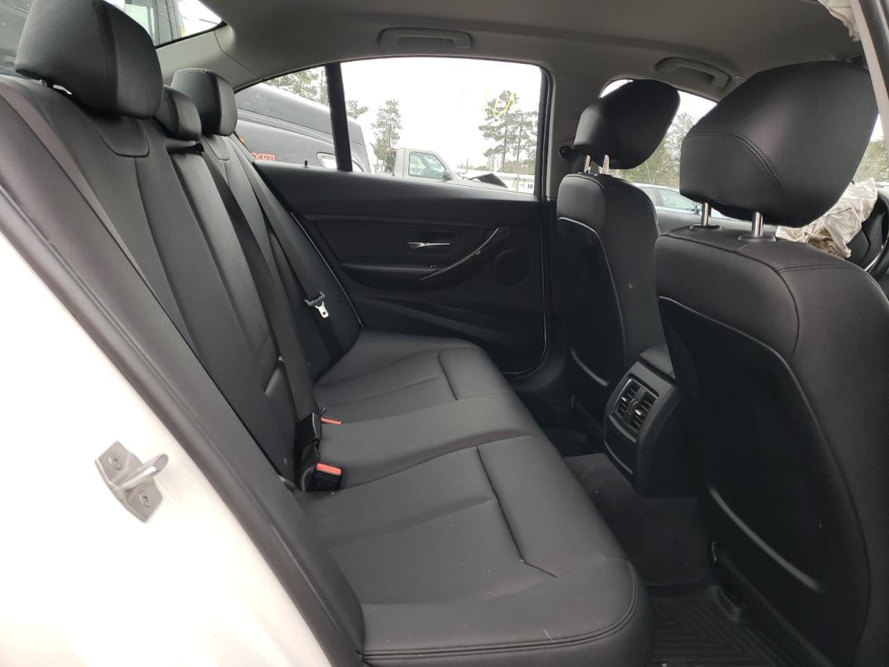 Photo 6 from auction – 2017 BMW 320 I with VIN WBA8A9C31HK622615