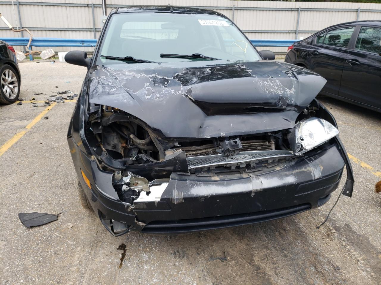 Photo 9 from auction – 2005 FORD FOCUS ZX5 with VIN 3FAFP37N55R121774
