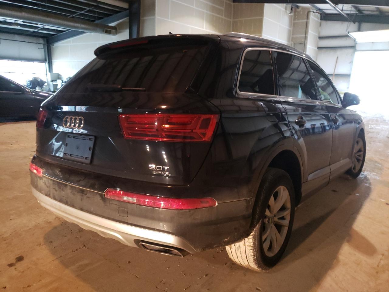 Photo 4 from auction – 2018 AUDI Q7 PREMIUM with VIN WA1LAAF78JD021414