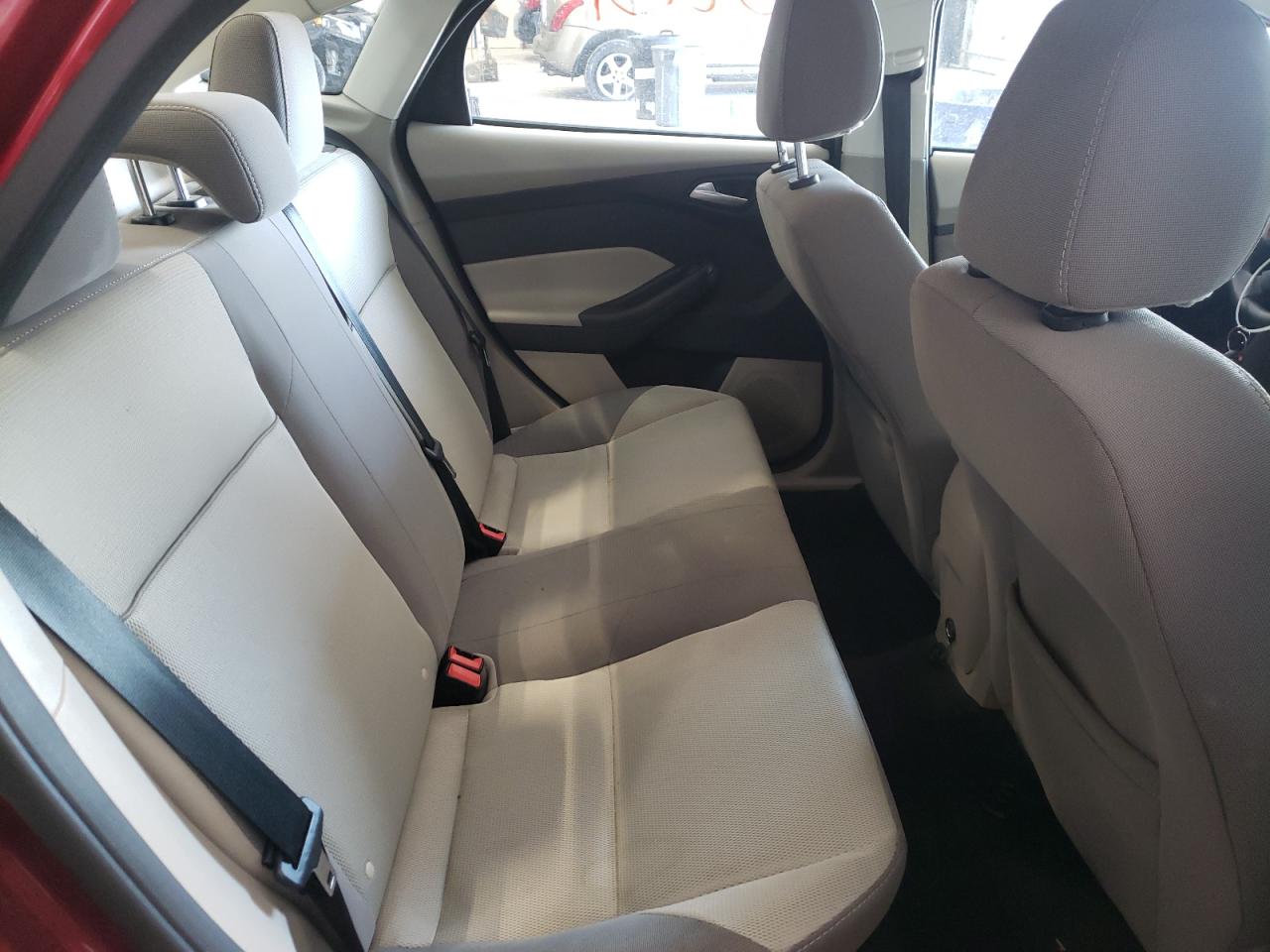 Photo 6 from auction – 2014 FORD FOCUS SE with VIN 1FADP3F22EL109689