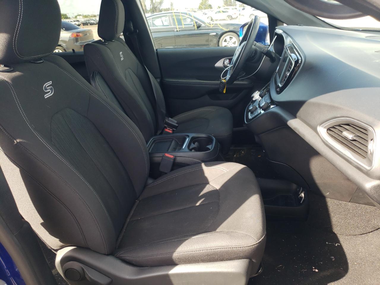 Photo 5 from auction – 2019 CHRYSLER PACIFICA T with VIN 2C4RC1FG1KR669878