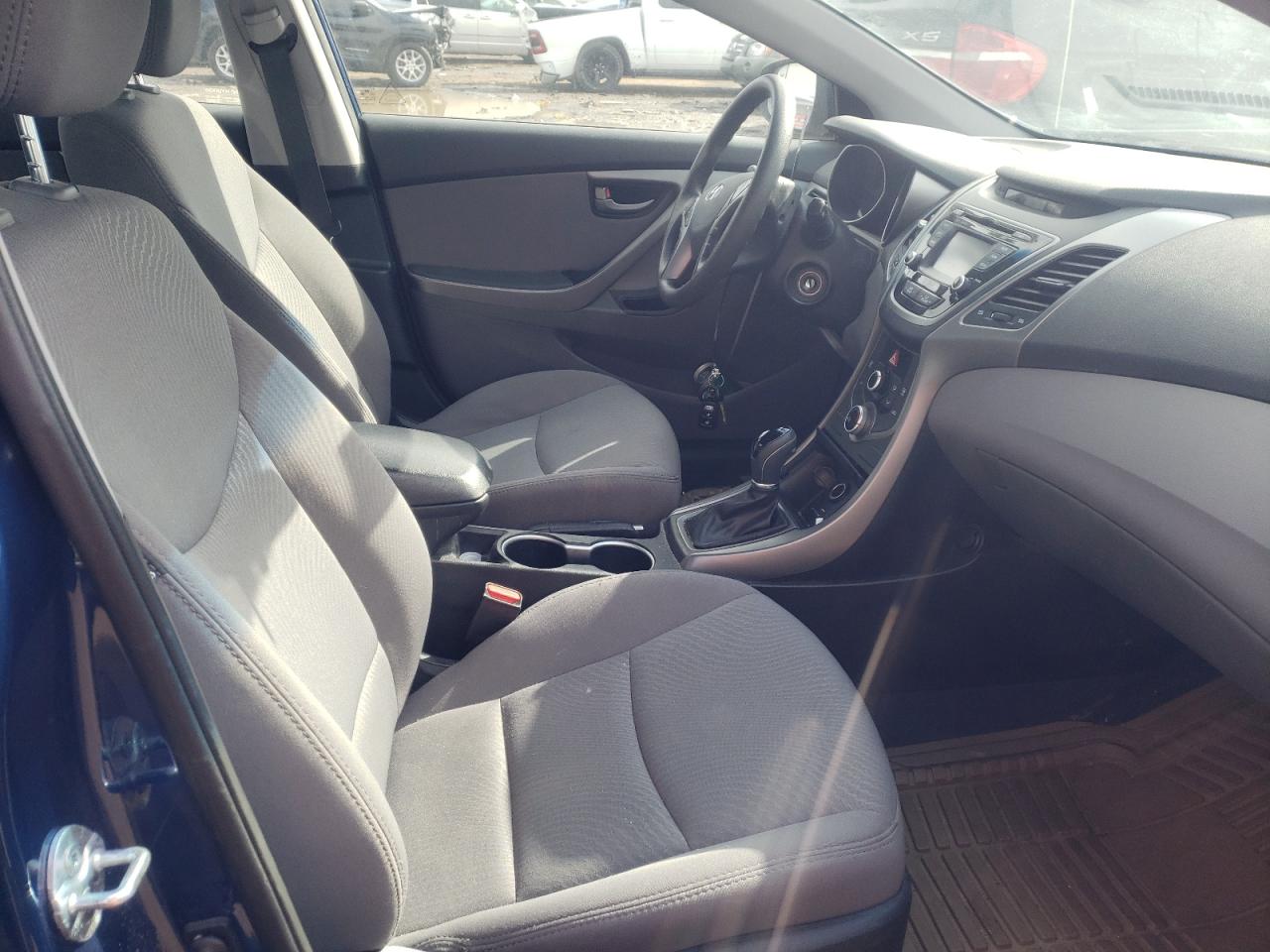 Photo 5 from auction – 2016 HYUNDAI ELANTRA SE with VIN 5NPDH4AE2GH659142