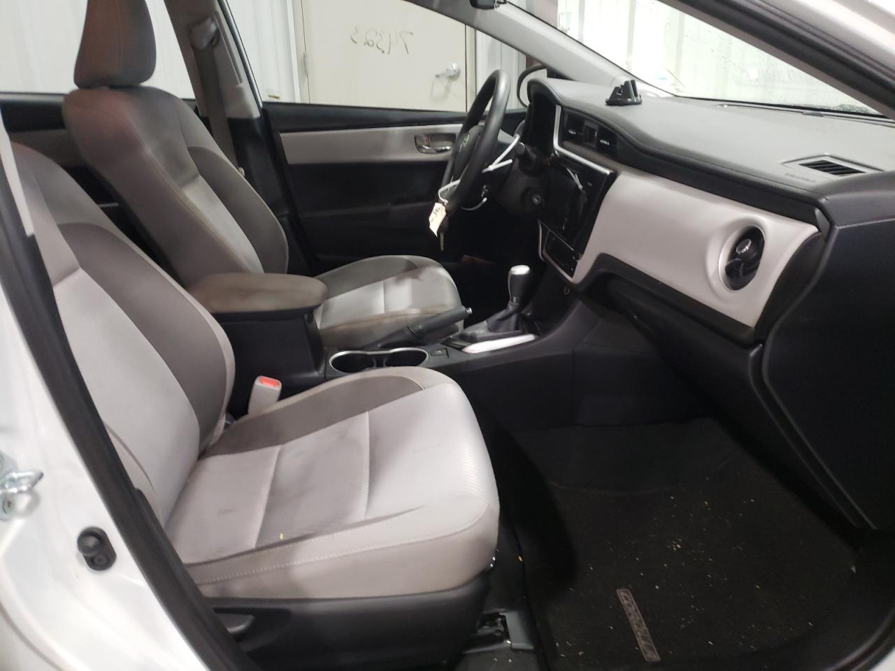 Photo 5 from auction – 2017 TOYOTA COROLLA L with VIN 2T1BURHE5HC829374