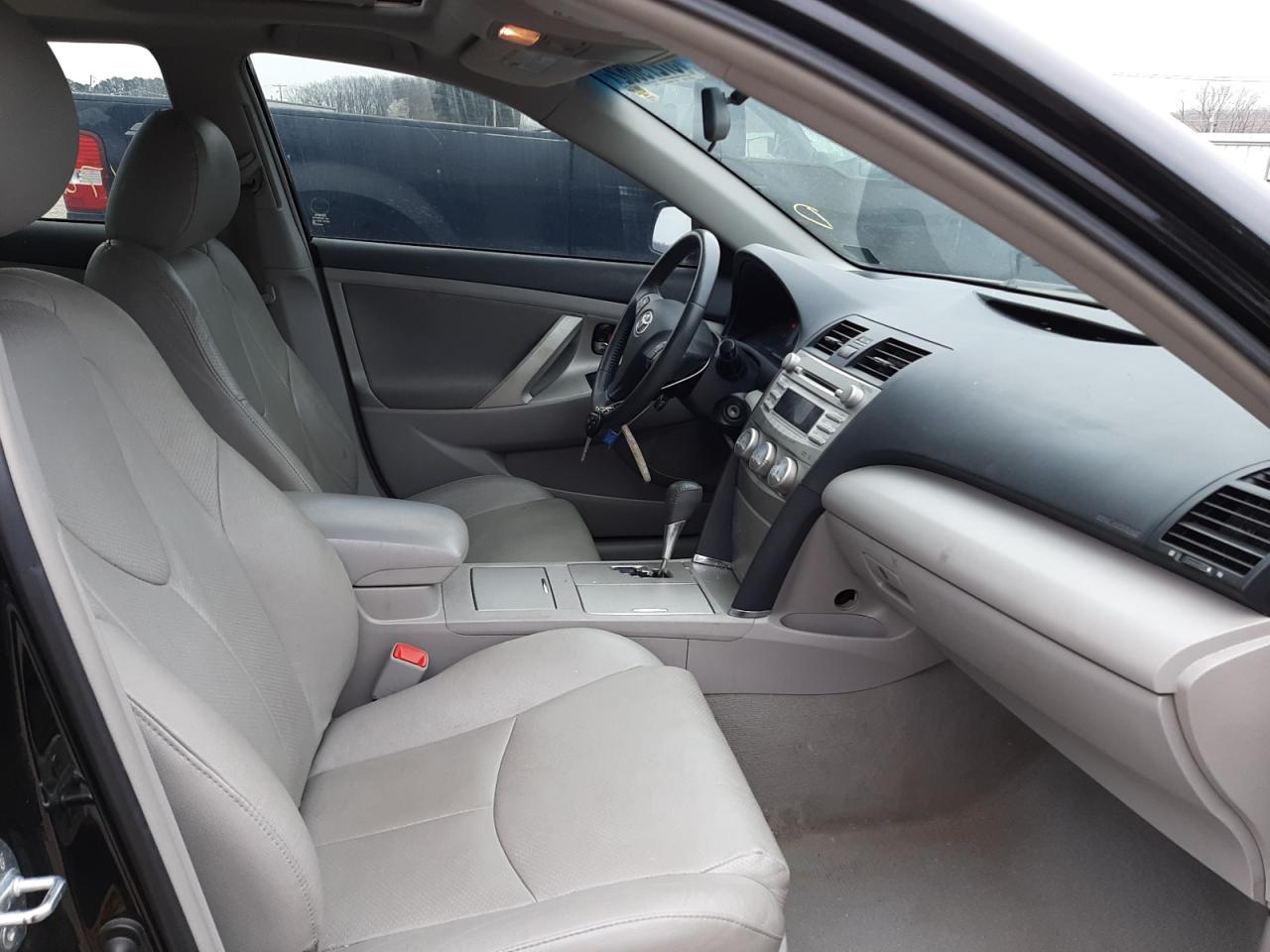 Photo 5 from auction – 2011 TOYOTA CAMRY with VIN 4T1BF3EK6BU734149