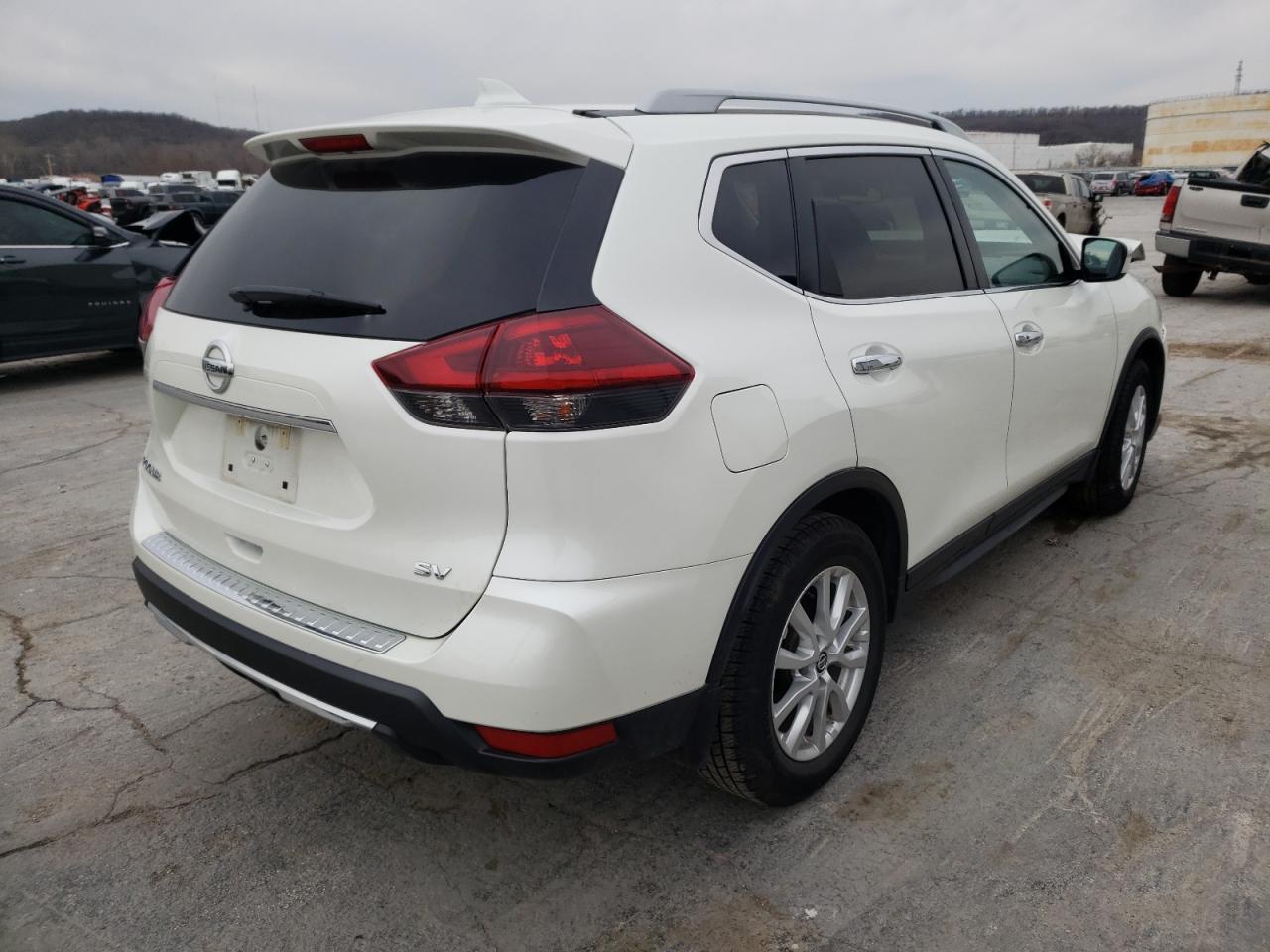 Photo 4 from auction – 2018 NISSAN ROGUE S with VIN 5N1AT2MT6JC797359
