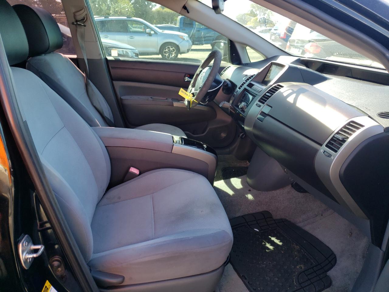 Photo 5 from auction – 2005 TOYOTA PRIUS with VIN JTDKB20U453040895