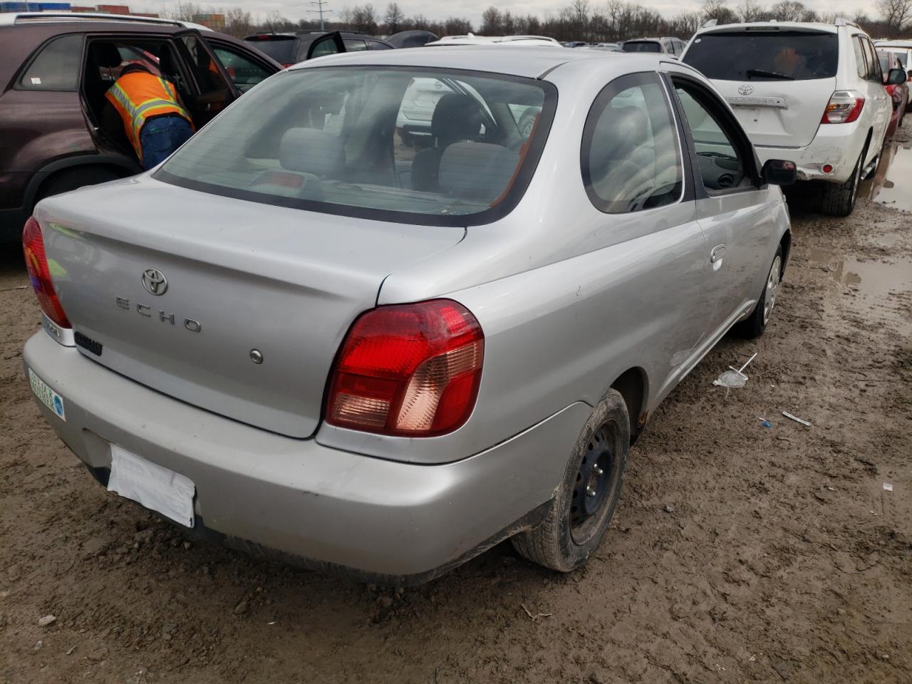 Photo 4 from auction – 2001 TOYOTA ECHO with VIN JTDAT123810103984