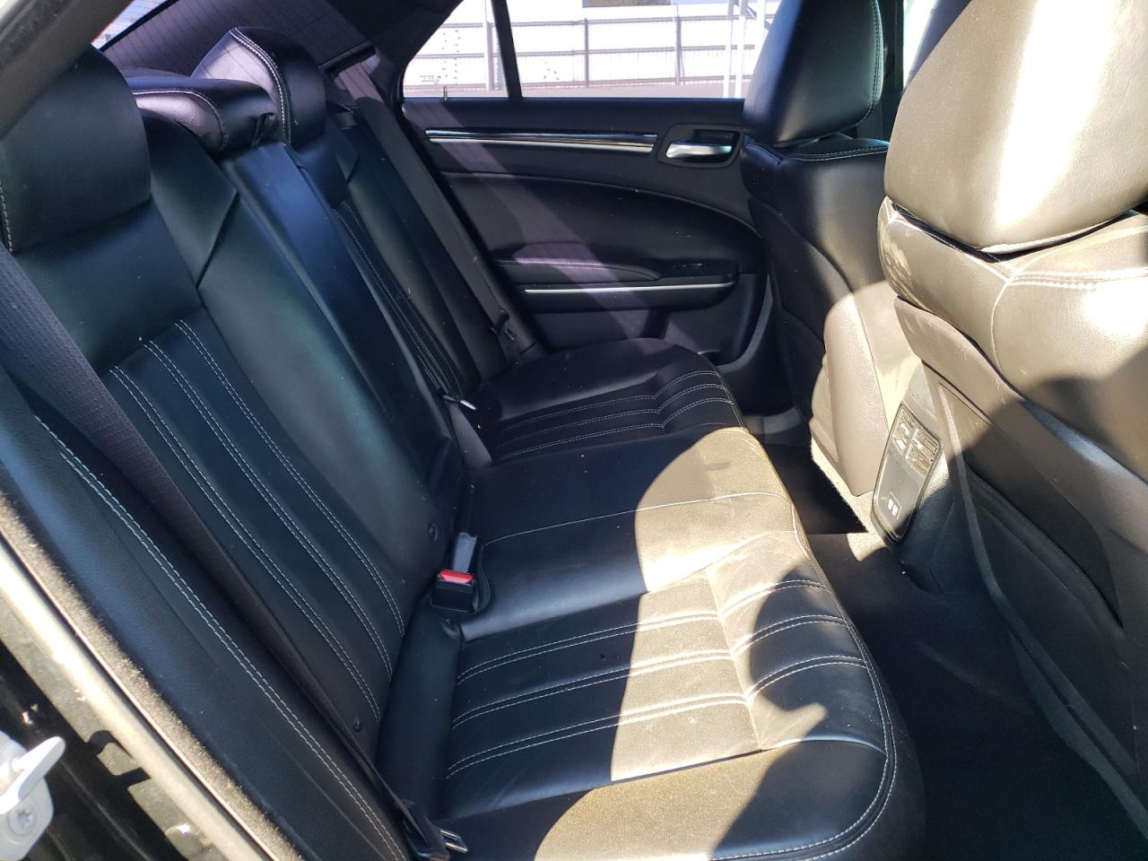 Photo 6 from auction – 2019 CHRYSLER 300 S with VIN 2C3CCABG9KH648136