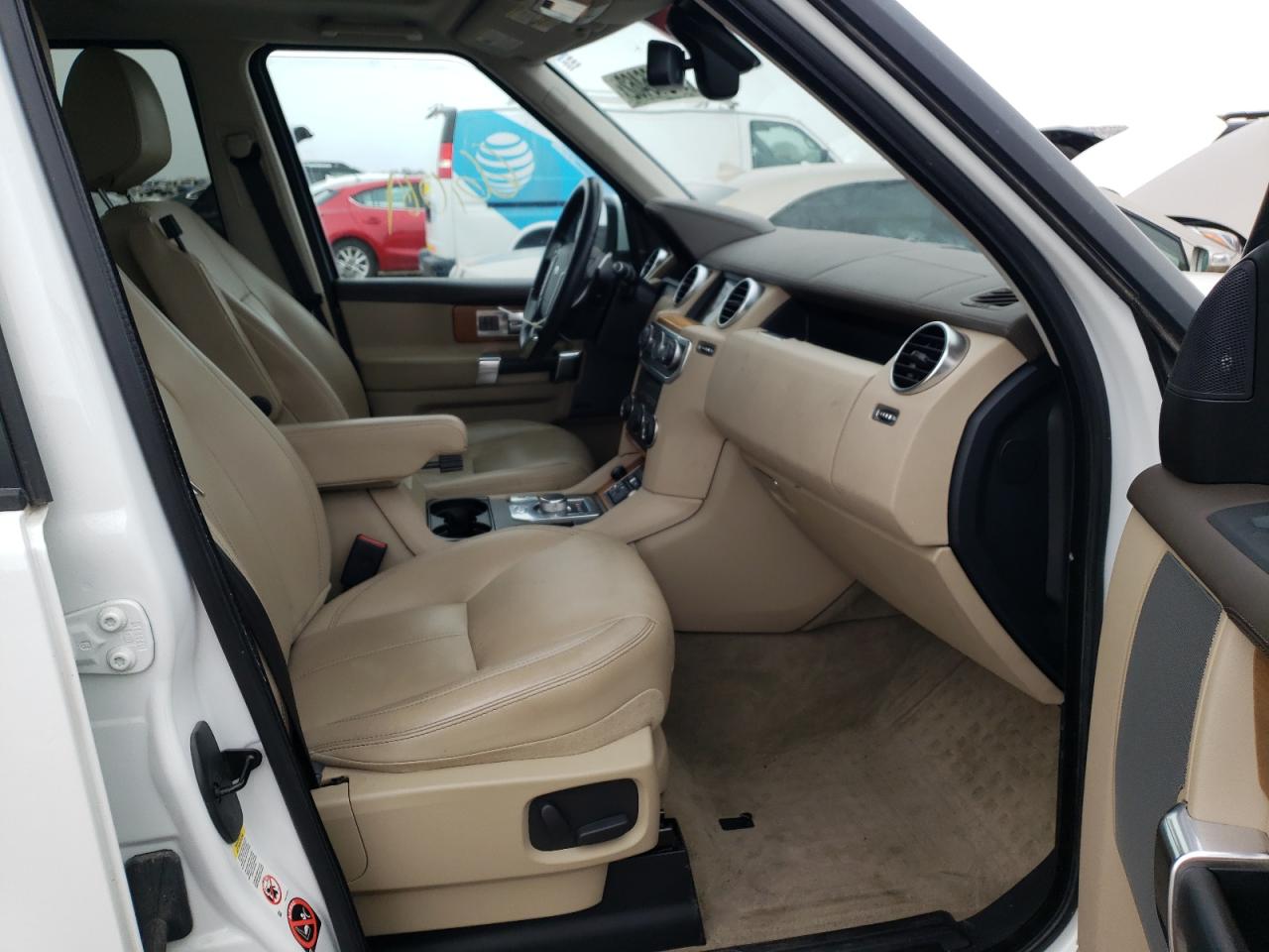 Photo 5 from auction – 2016 LAND ROVER LR4 HSE LU with VIN SALAK2V67GA805692