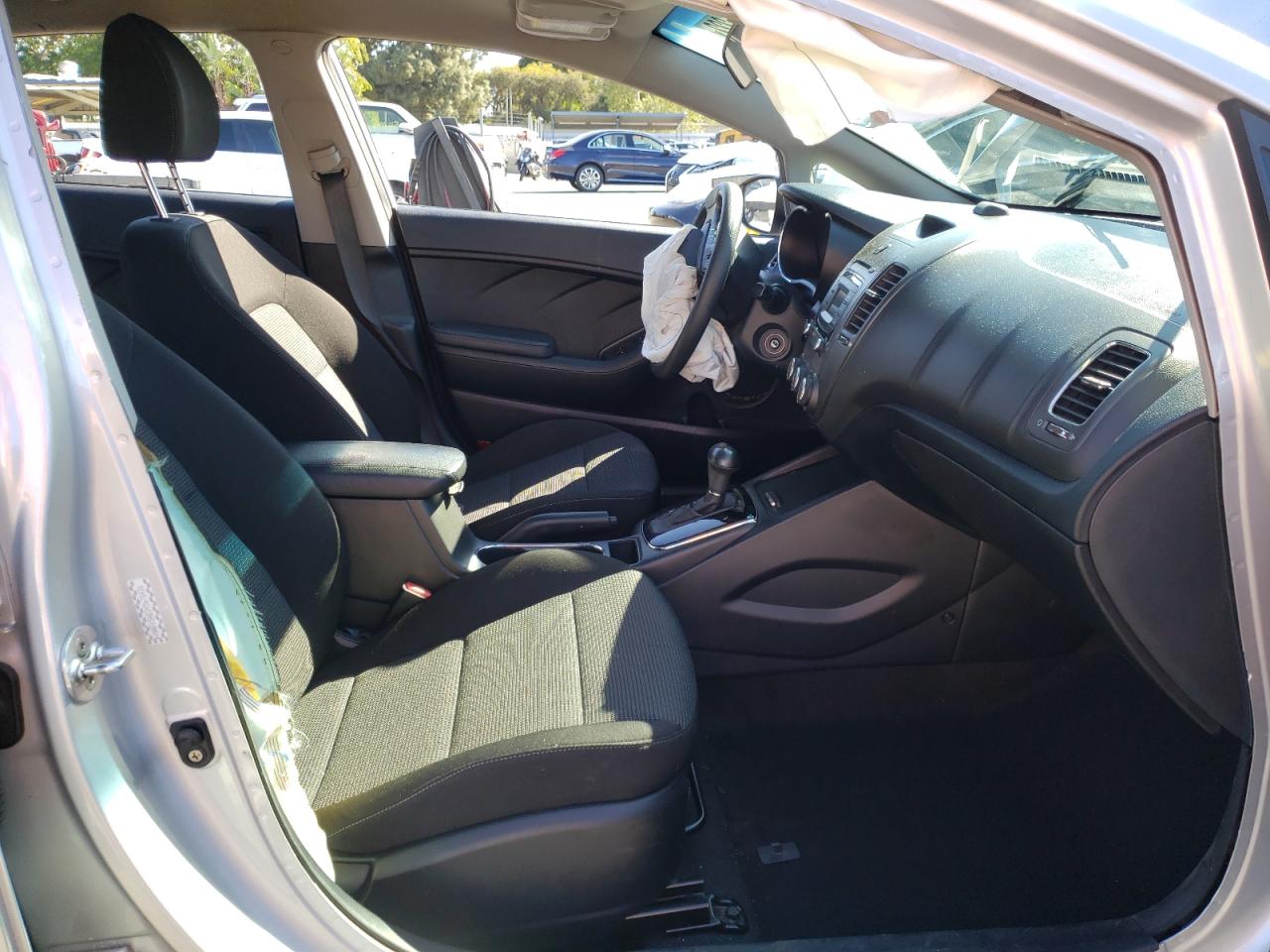 Photo 5 from auction – 2017 KIA FORTE LX with VIN KNAFK5A83H5678436