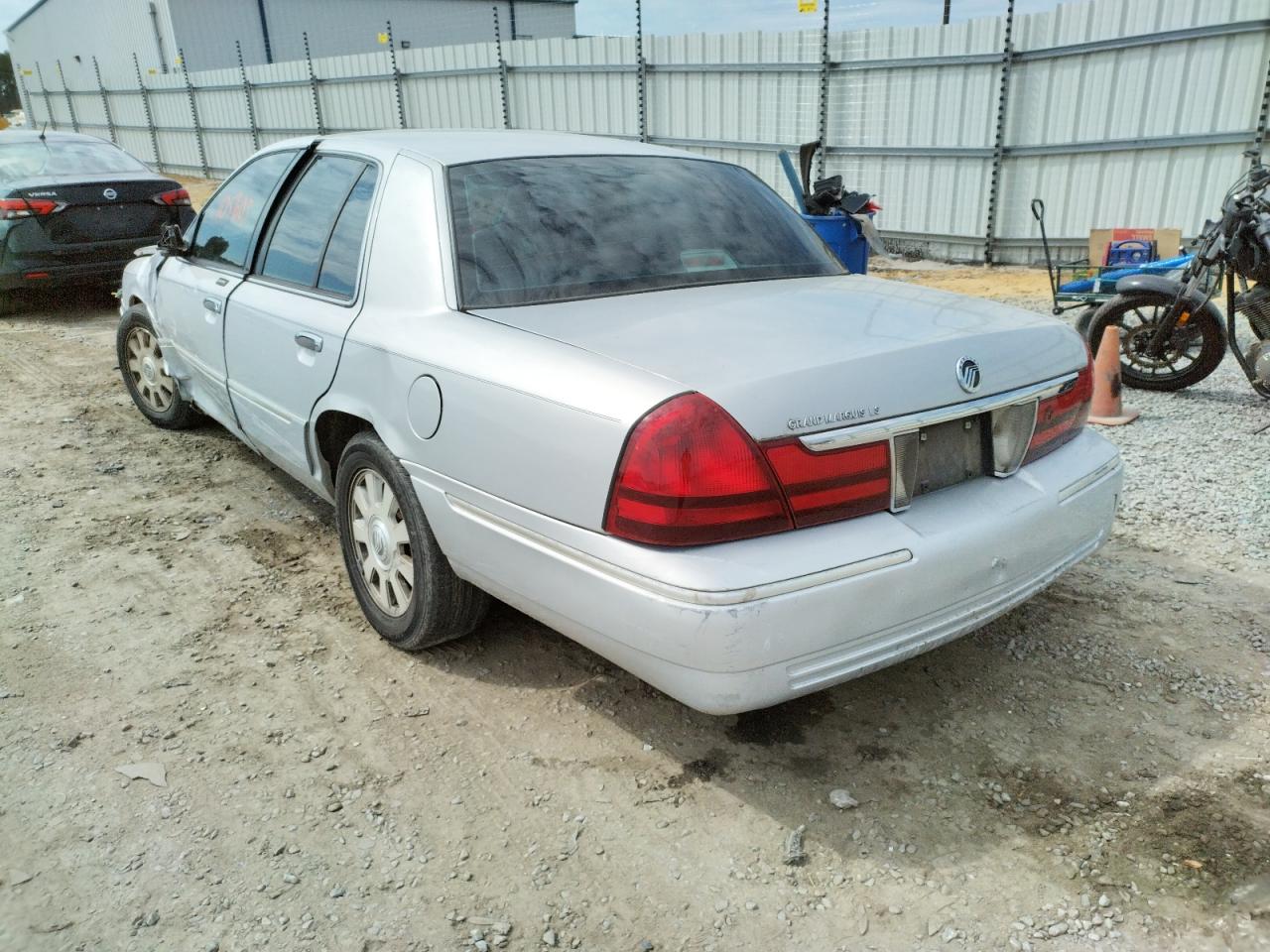Photo 3 from auction – 2003 MERCURY GRAND MARQ with VIN 2MEFM75W03X641450