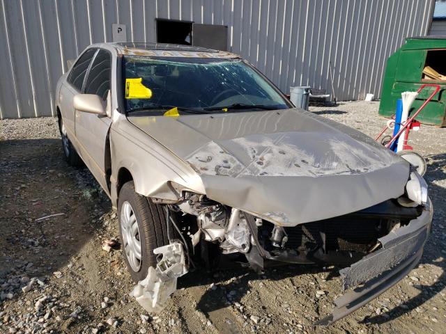 TOYOTA CAMRY CE 2000 with VIN 4T1BG22K7YU935790 - Photo from auction
