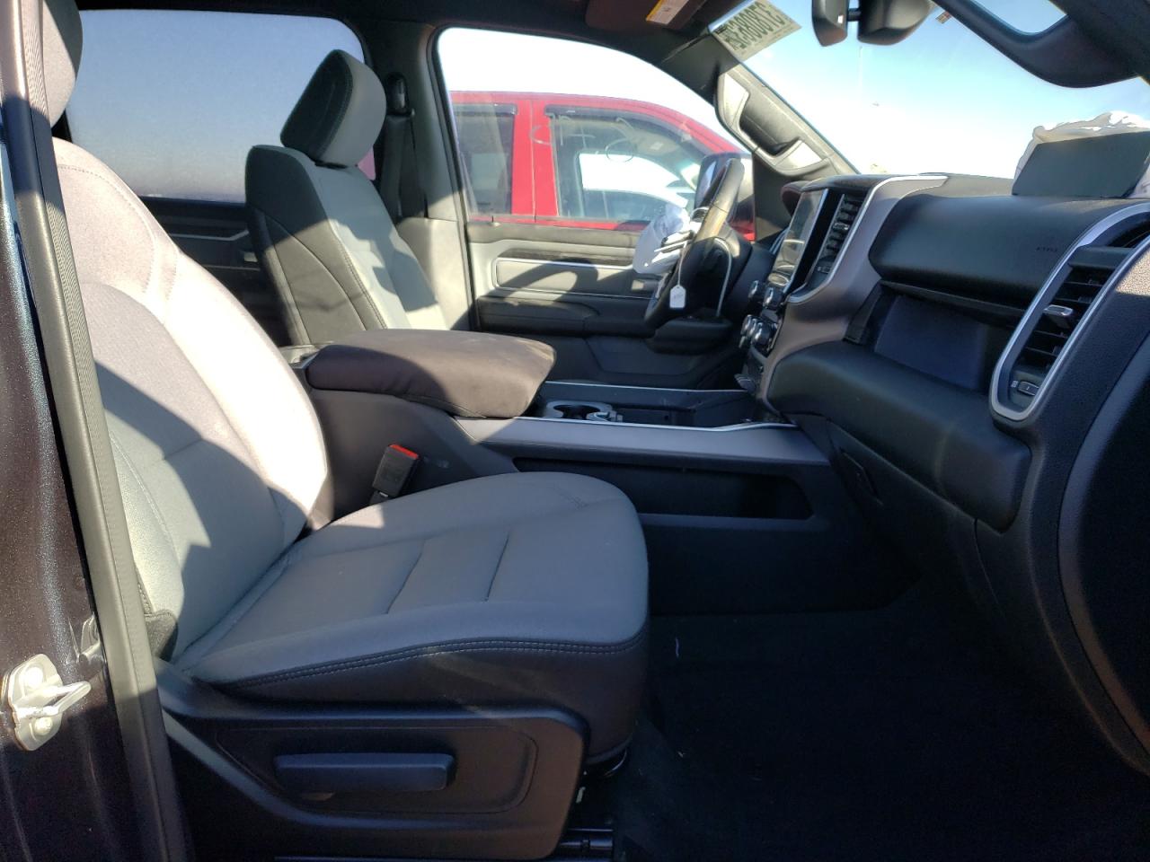 Foto 5 de la subasta – 2021 RAM 1500 BIG H con VIN 1C6SRFFTXMN825630
