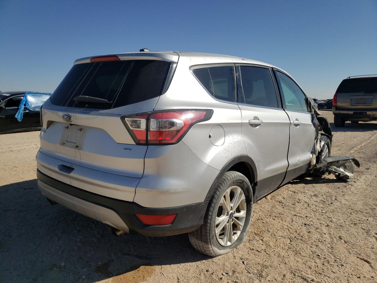Photo 4 from auction – 2017 FORD ESCAPE SE with VIN 1FMCU0G95HUB46707