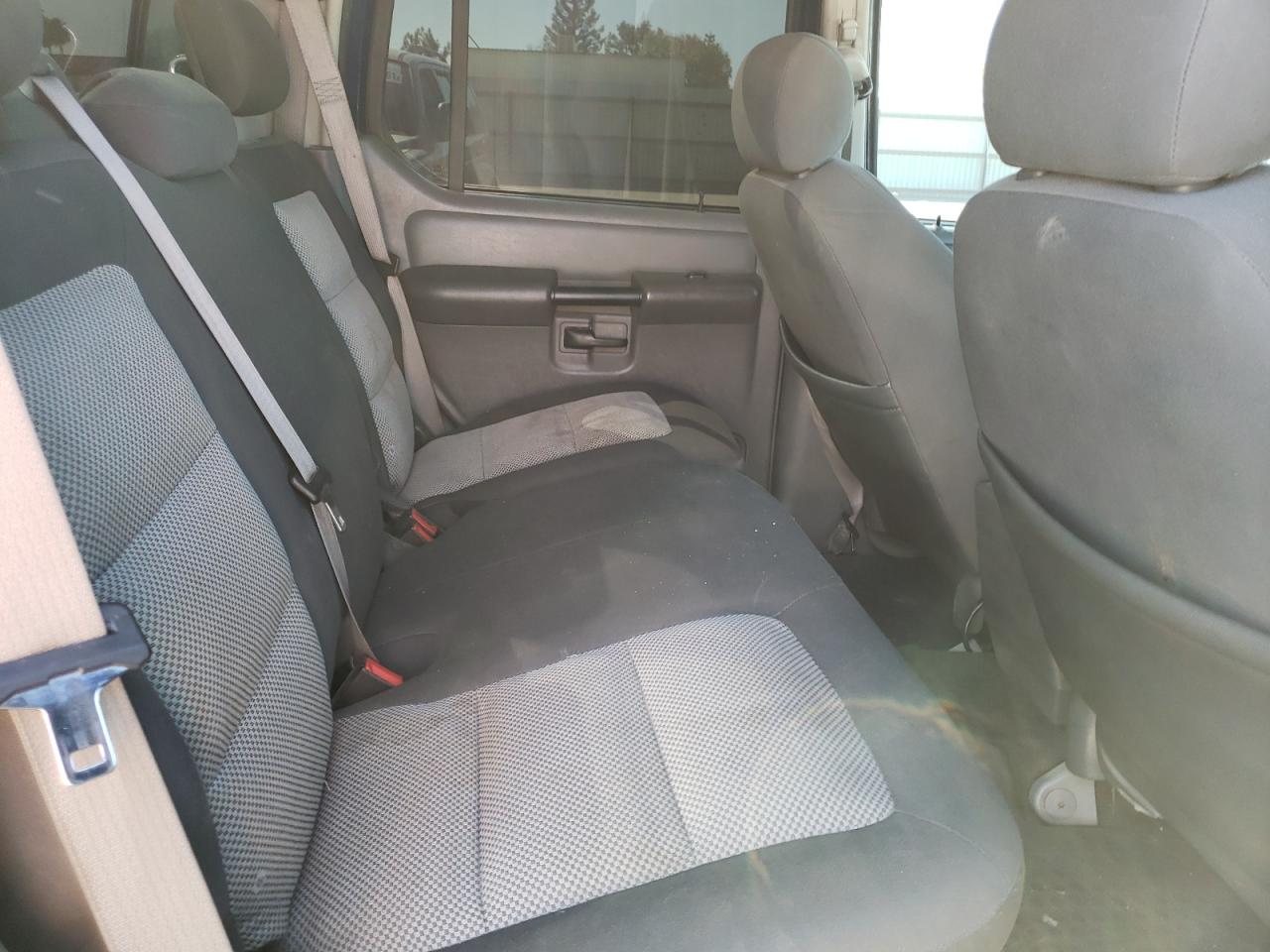 Photo 6 from auction – 2005 FORD EXPLORER S with VIN 1FMZU67K45UA59277