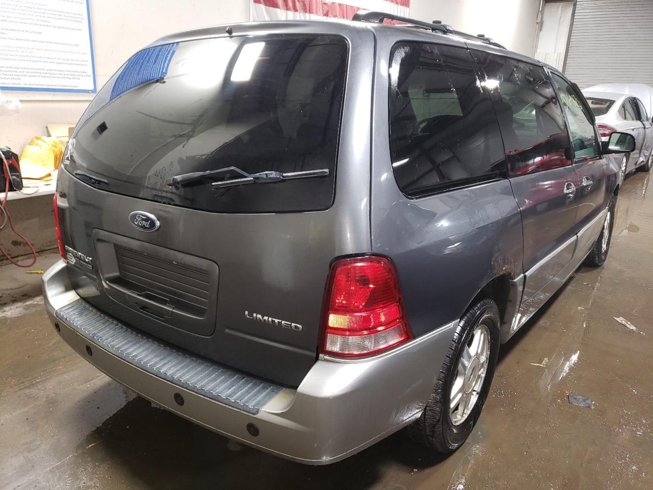Photo 4 from auction – 2005 FORD FREESTAR L with VIN 2FMDA58285BA00735