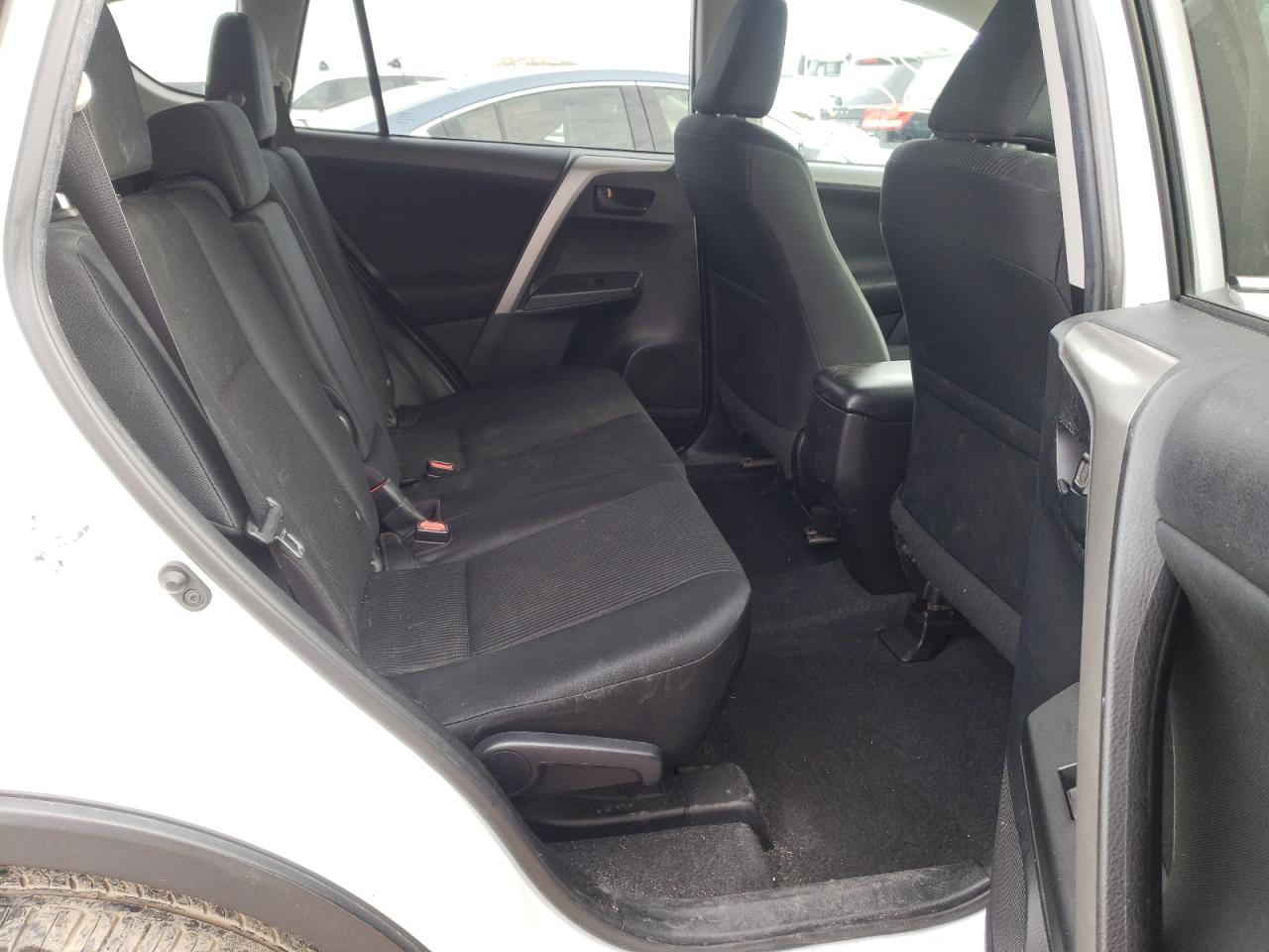 Photo 6 from auction – 2017 TOYOTA RAV4 LE with VIN 2T3BFREV4HW620339