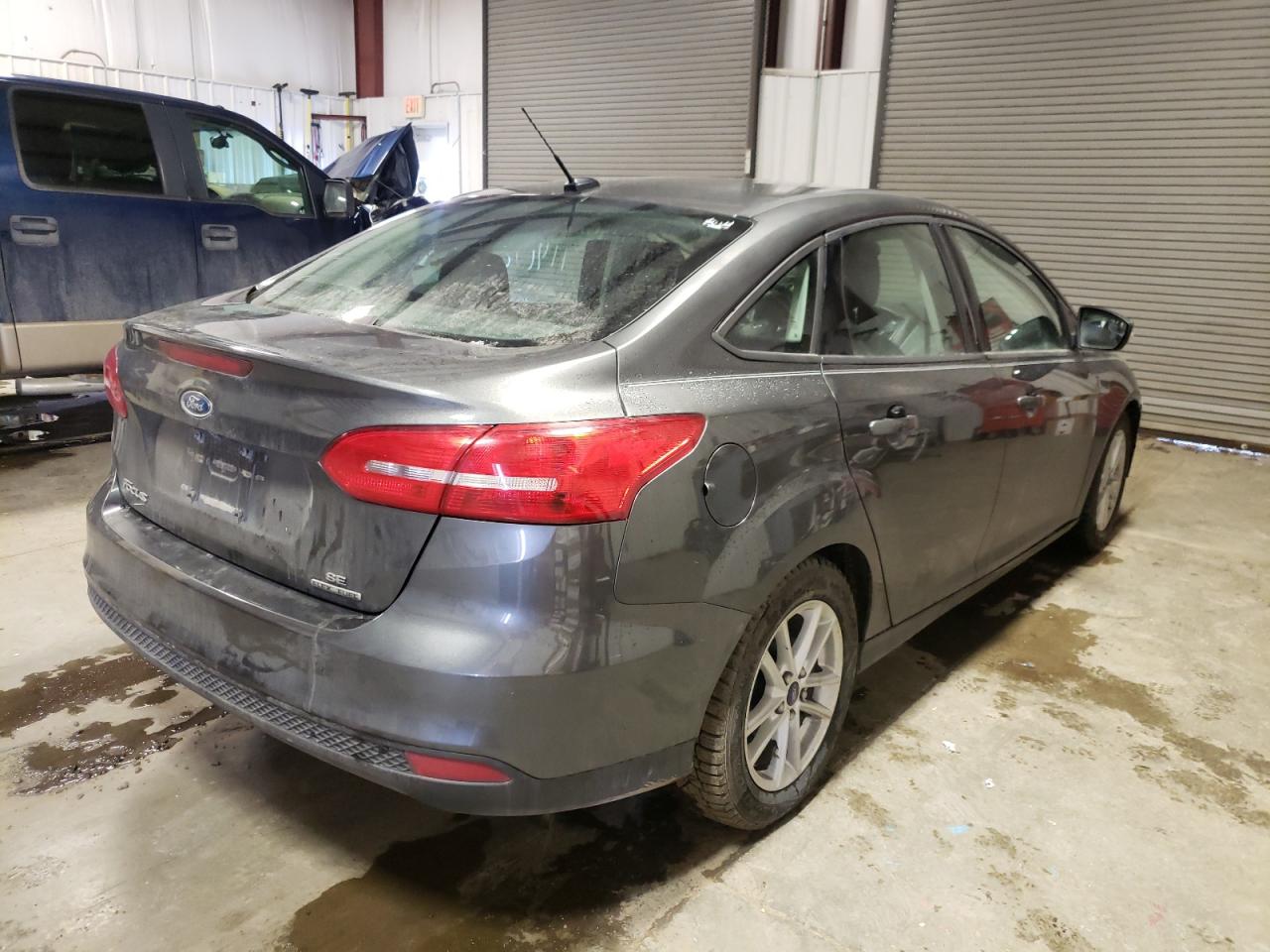 Photo 4 from auction – 2015 FORD FOCUS SE with VIN 1FADP3F22FL275762