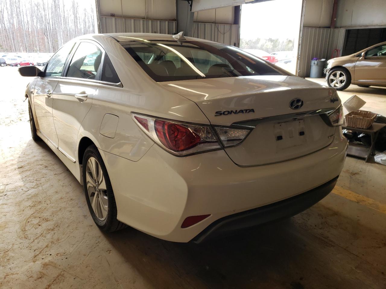 Photo 3 from auction – 2013 HYUNDAI SONATA HYB with VIN KMHEC4A45DA100676