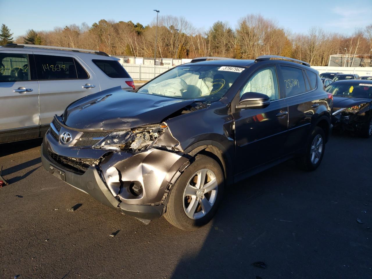Photo 2 from auction – 2014 TOYOTA RAV4 XLE with VIN 2T3RFREV6EW225458