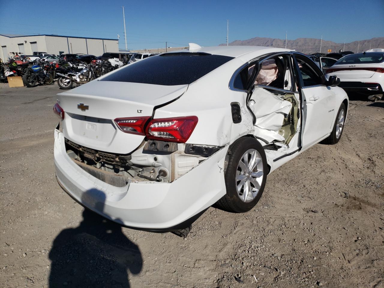 Photo 4 from auction – 2019 CHEVROLET MALIBU LT with VIN 1G1ZD5ST2KF174659