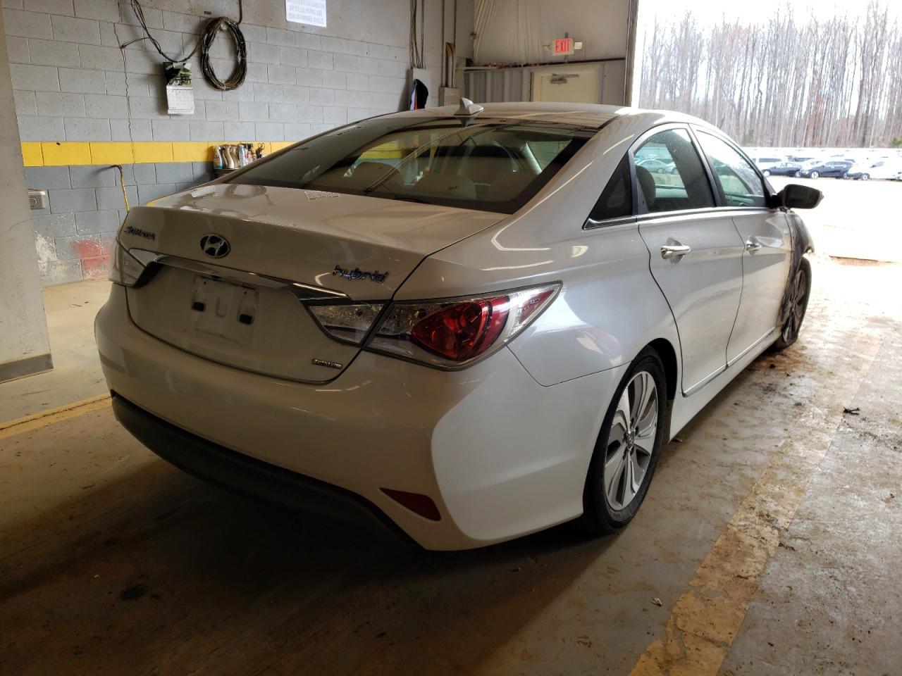Photo 4 from auction – 2013 HYUNDAI SONATA HYB with VIN KMHEC4A45DA100676