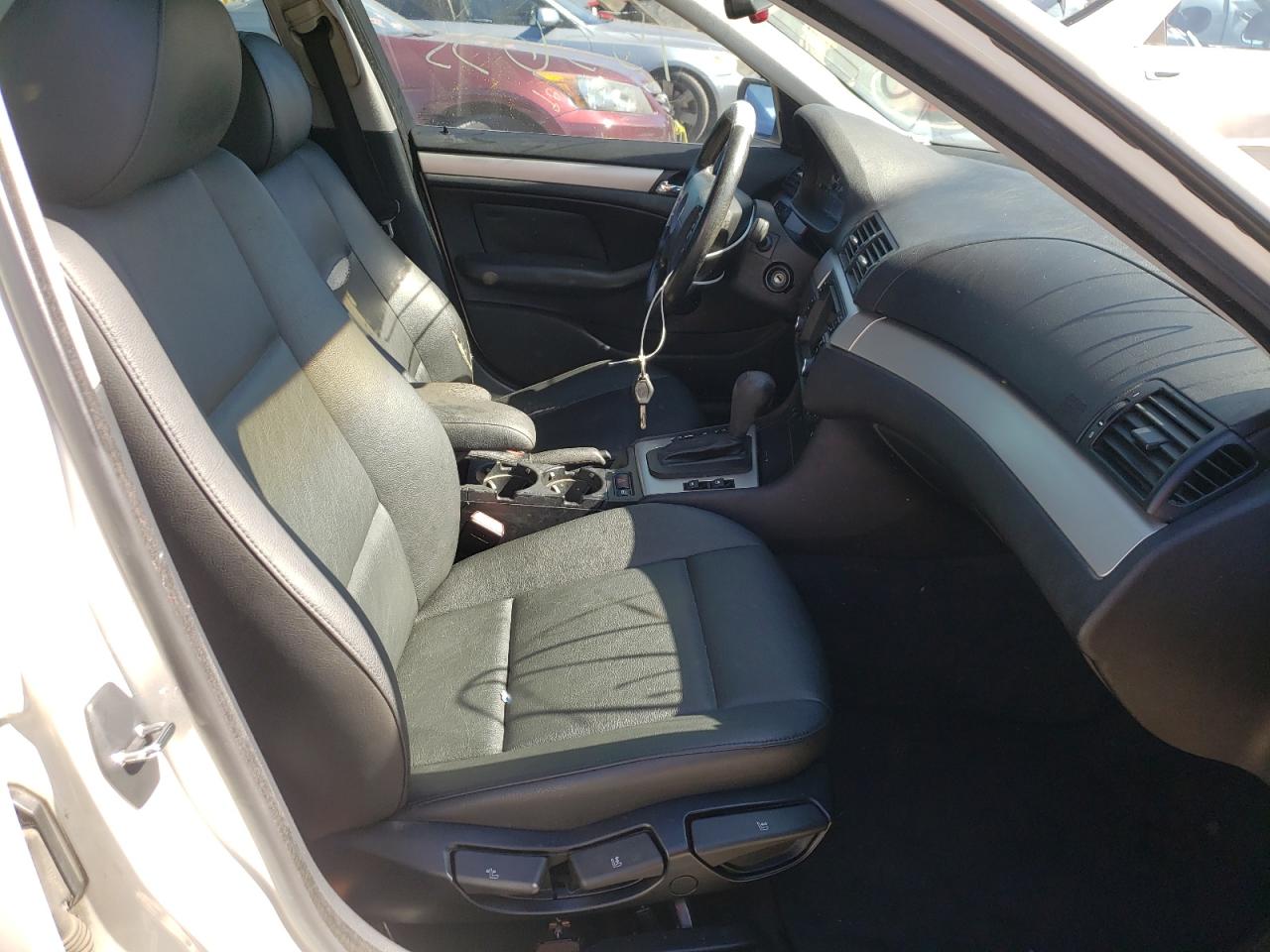 Photo 5 from auction – 2004 BMW 325 IS SUL with VIN WBAAZ33414KP83847