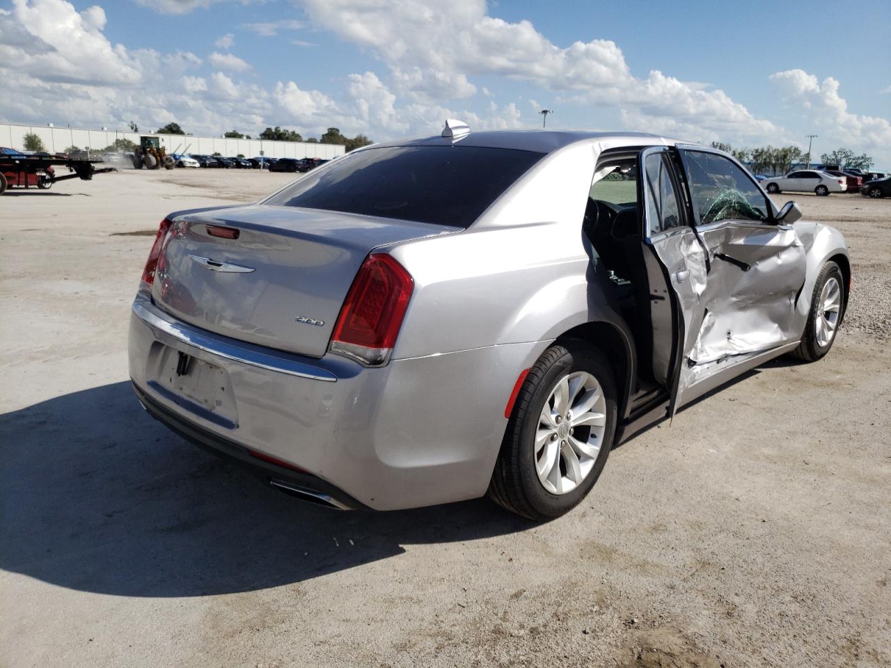Photo 4 from auction – 2016 CHRYSLER 300 LIMITE with VIN 2C3CCAAG4GH190546