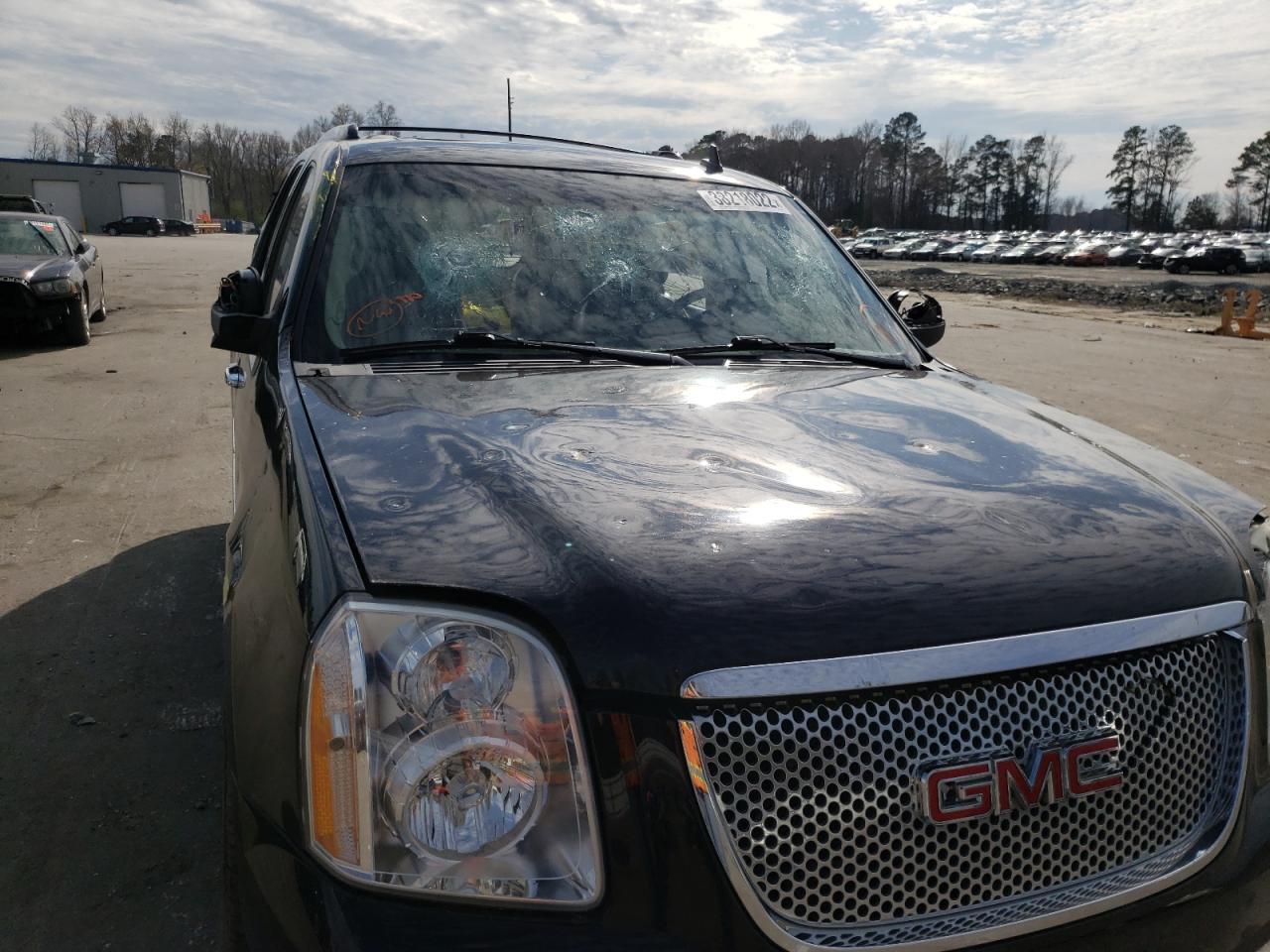 Photo 9 from auction – 2010 GMC YUKON DENA with VIN 1GKUKEEF7AR276408