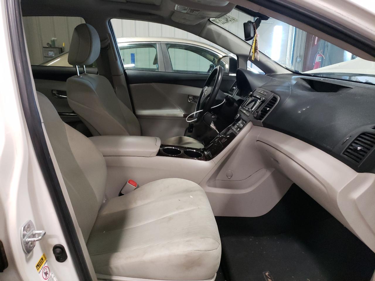 Photo 5 from auction – 2010 TOYOTA VENZA with VIN 4T3BA3BB8AU017888