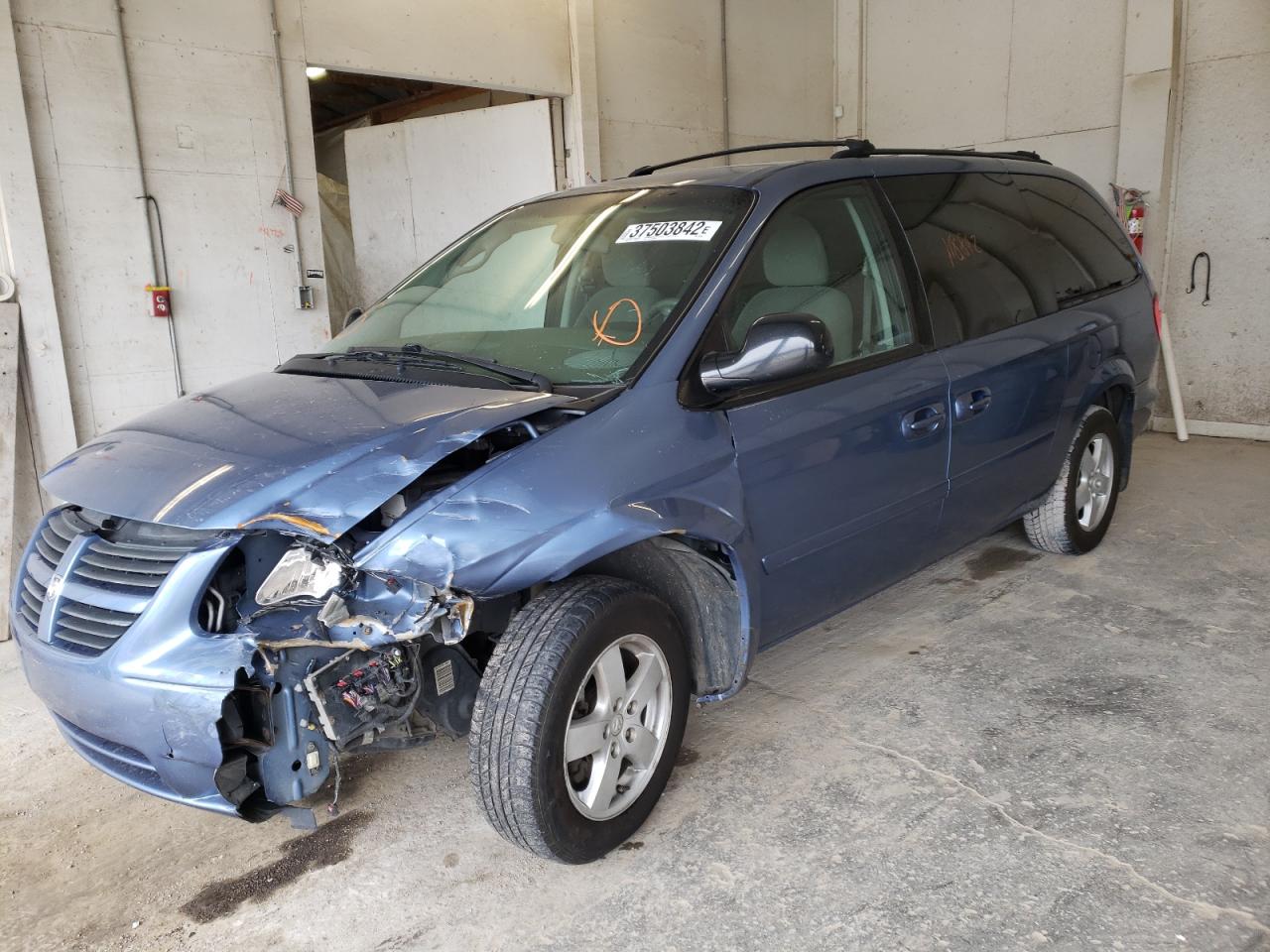 Photo 2 from auction – 2007 DODGE GRAND CARA with VIN 2D4GP44L87R281098