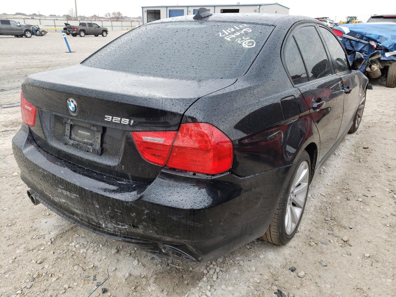 Photo 4 from auction – 2011 BMW 328 I with VIN WBAPH7C53BA800809