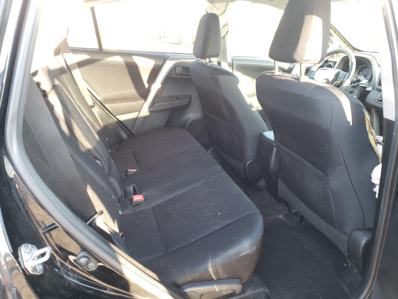 Photo 6 from auction – 2015 TOYOTA RAV4 LE with VIN 2T3ZFREV3FW225158
