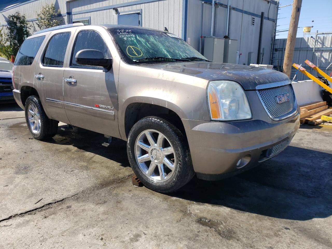 GMC YUKON DENA 2011 with VIN 1GKS1EEF1BR174209 - Photo from auction