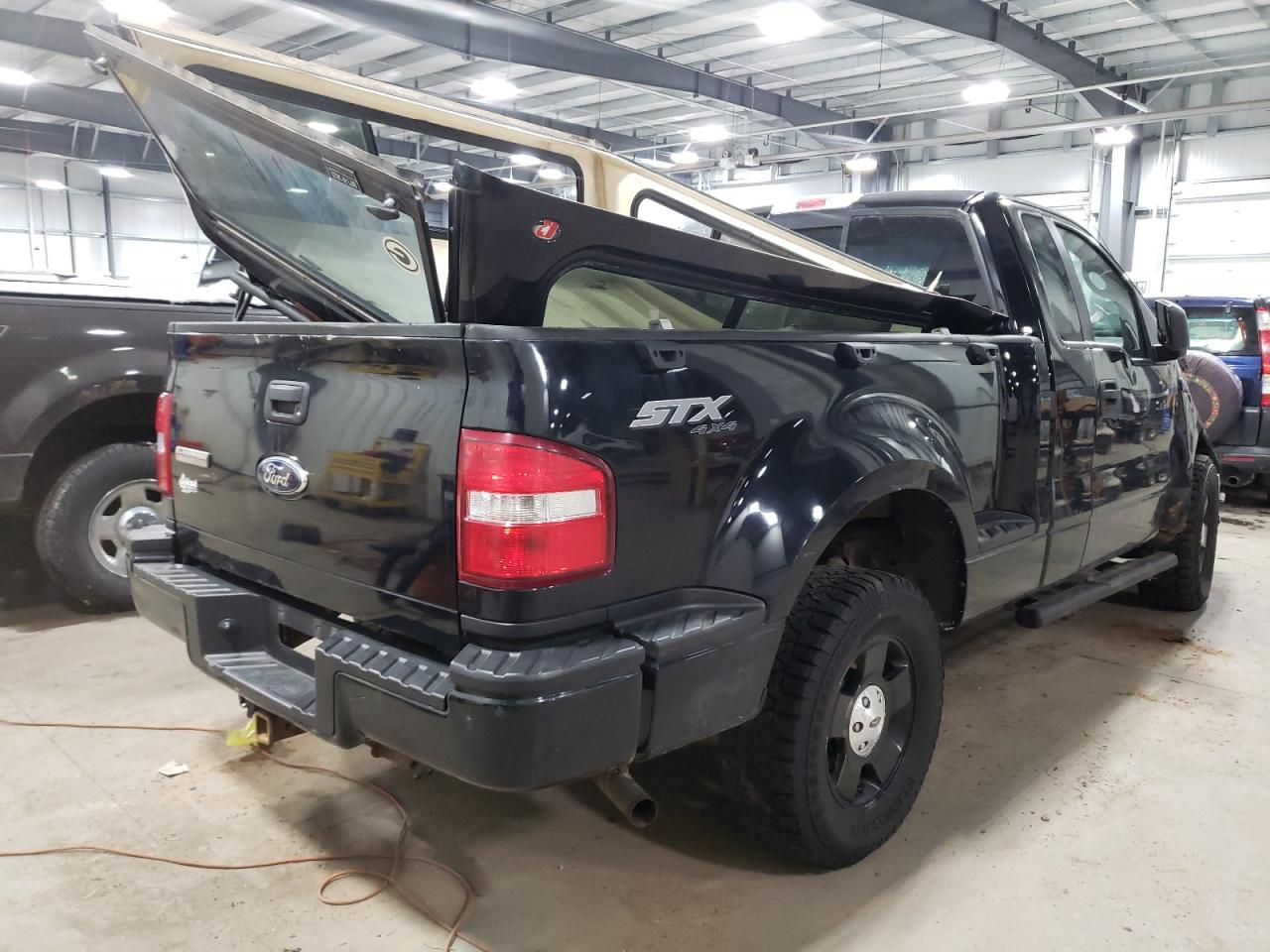 Photo 4 from auction – 2006 FORD F150 with VIN 1FTRF04W46KC58992