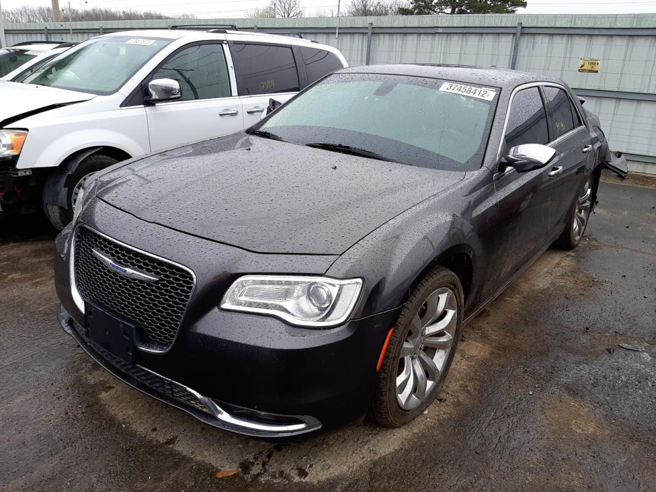 Photo 2 from auction – 2018 CHRYSLER 300 LIMITE with VIN 2C3CCAEG2JH170877