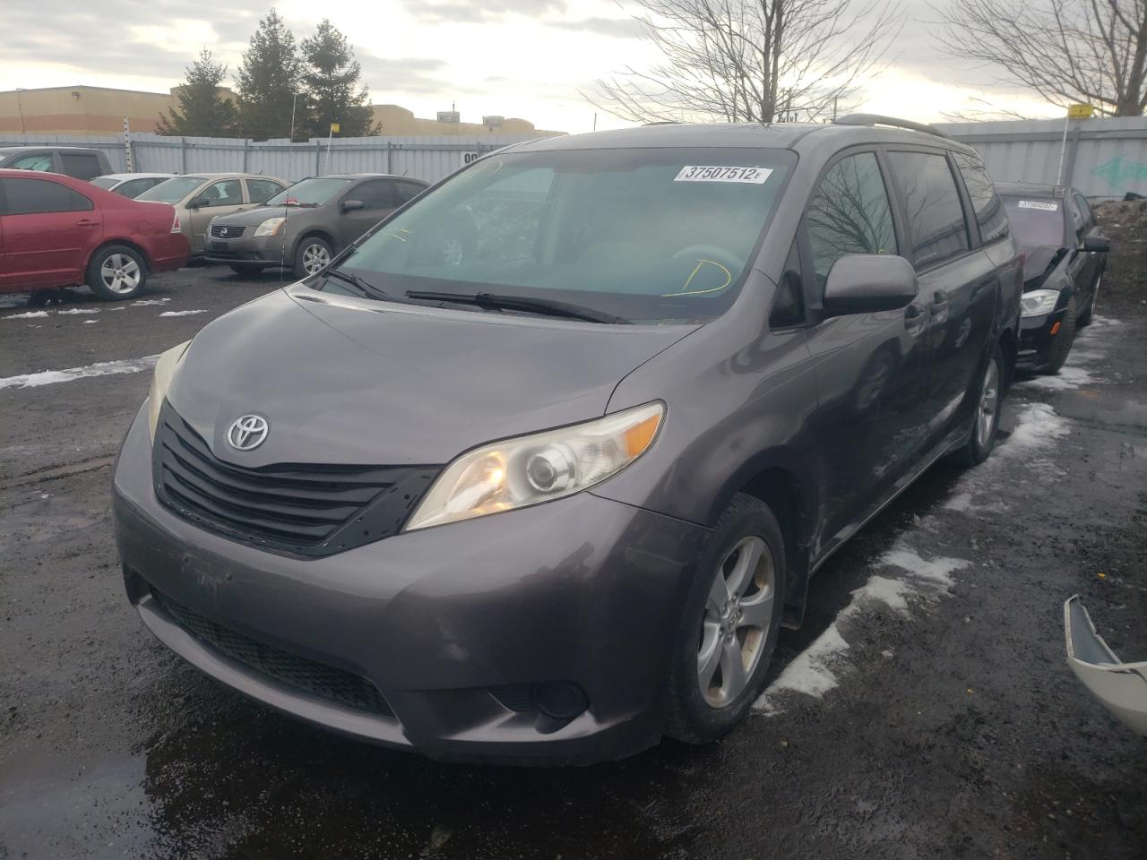 Photo 2 from auction – 2011 TOYOTA SIENNA with VIN 5TDZK3DC1BS077919