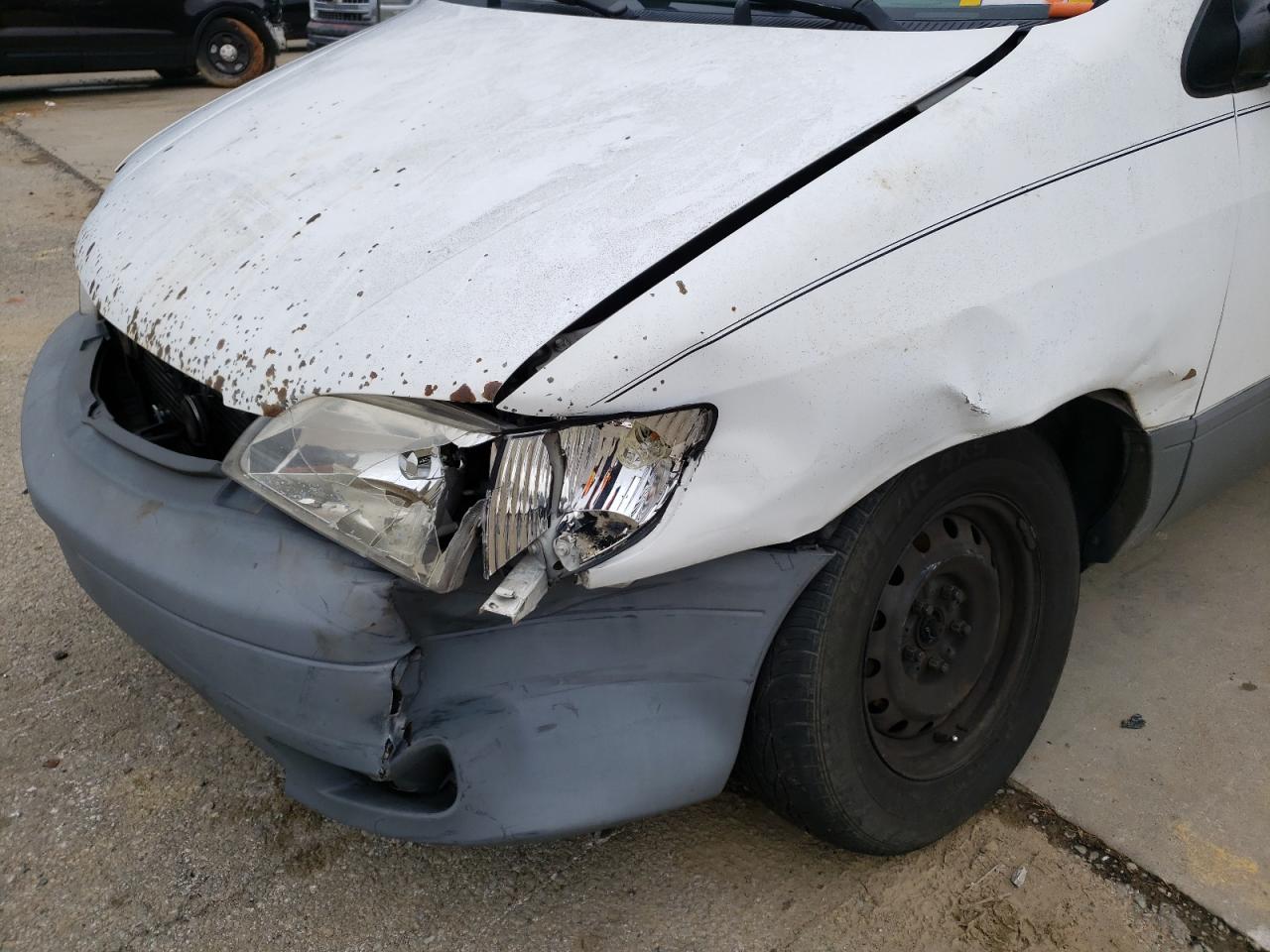 Photo 9 from auction – 2002 TOYOTA SIENNA LE with VIN 4T3ZF13C22U419077