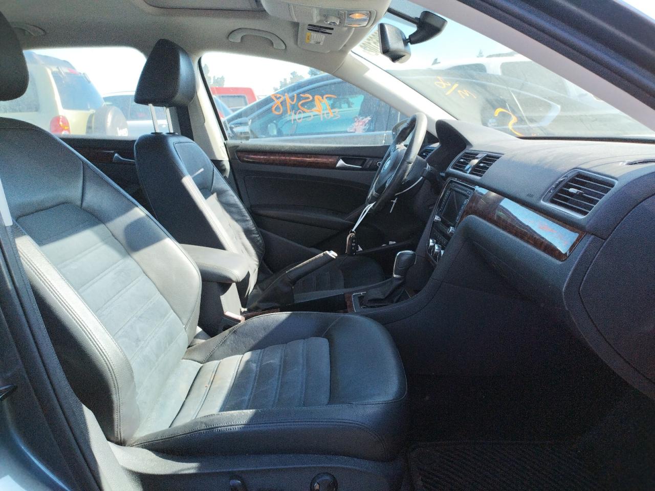 Photo 5 from auction – 2012 VOLKSWAGEN PASSAT SEL with VIN 1VWCM7A35CC045079