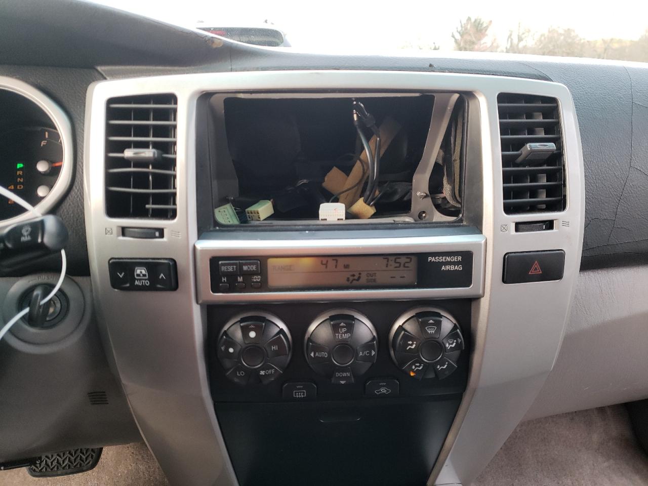 Photo 9 from auction – 2005 TOYOTA 4RUNNER SR with VIN JTEZT14R358006036