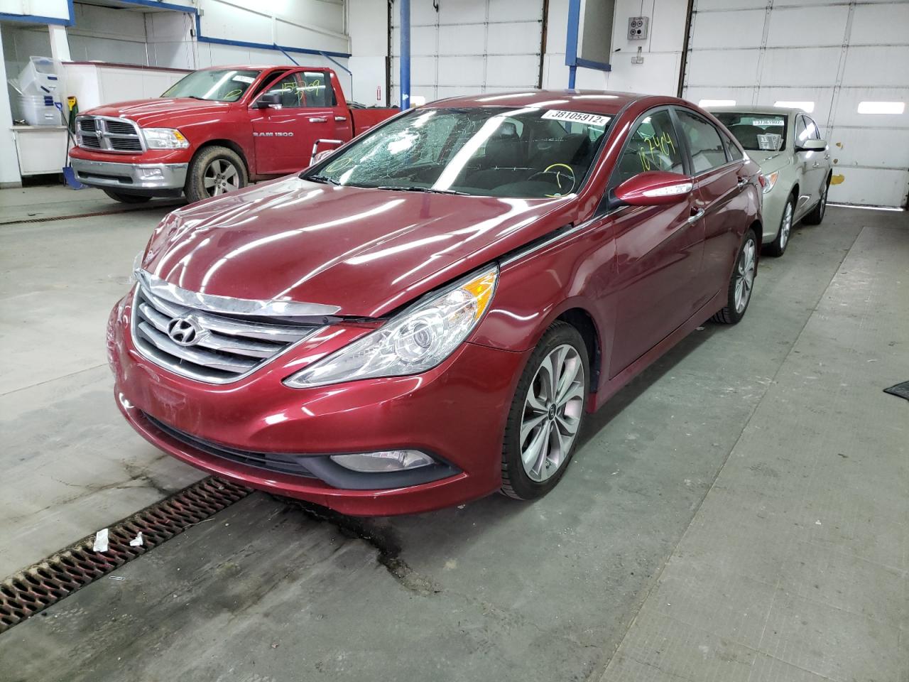 Photo 2 from auction – 2014 HYUNDAI SONATA SE with VIN 5NPEC4AC2EH875460