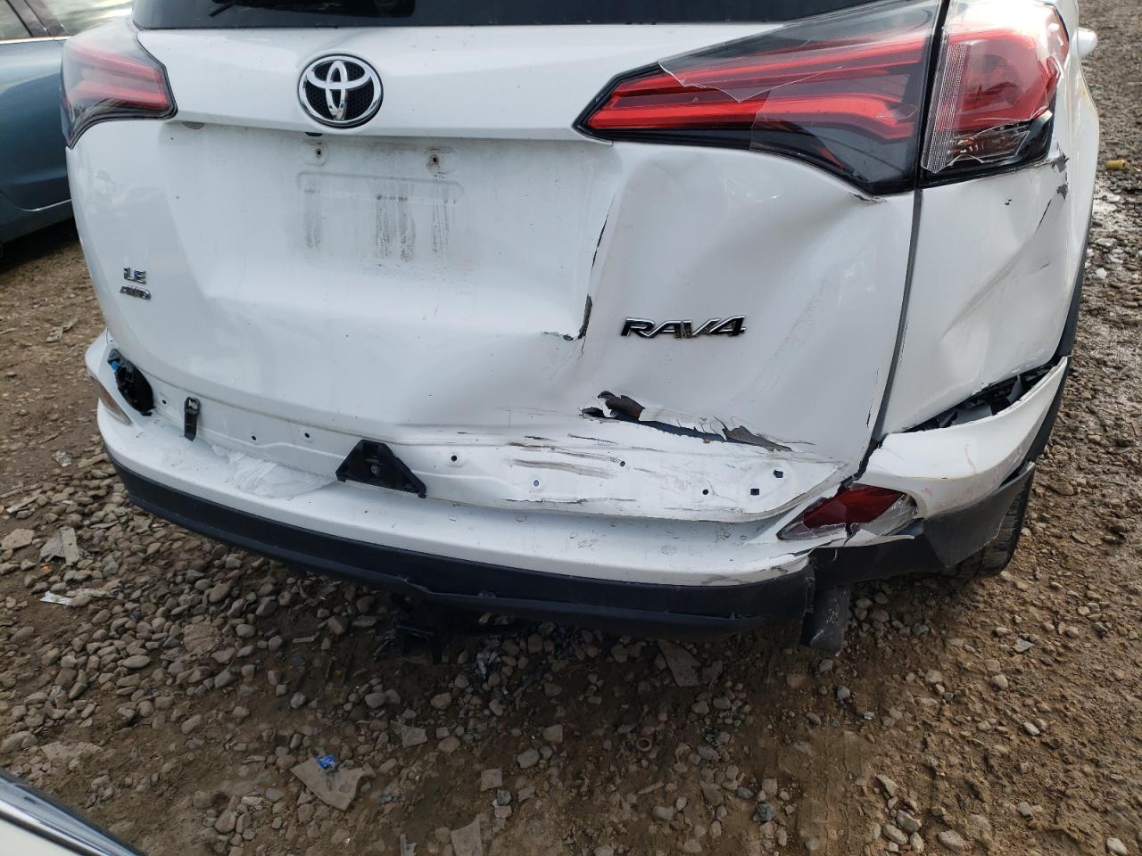 Photo 9 from auction – 2017 TOYOTA RAV4 LE with VIN 2T3BFREV4HW620339
