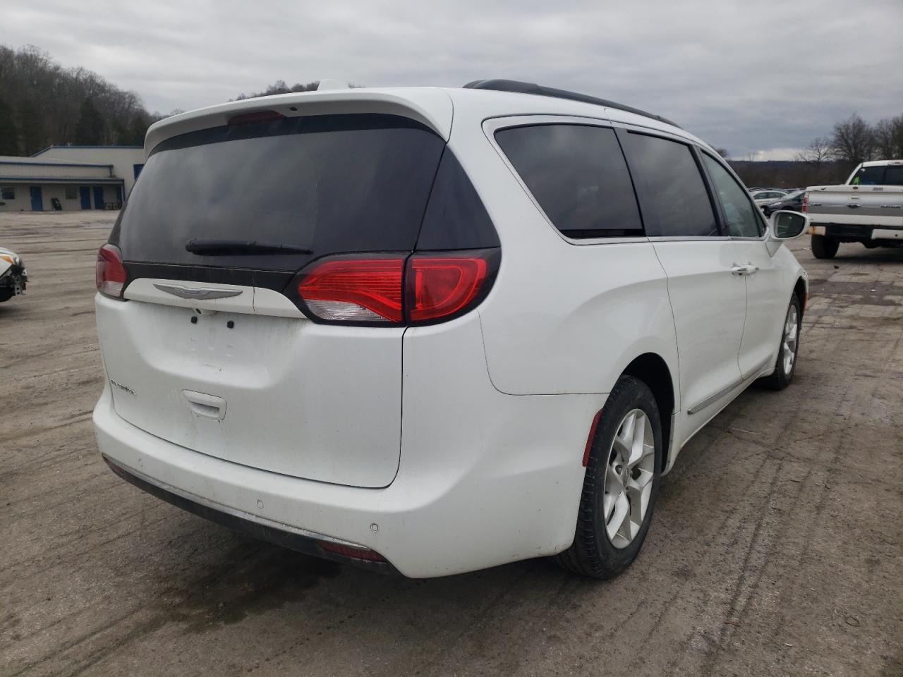 Photo 4 from auction – 2017 CHRYSLER PACIFICA T with VIN 2C4RC1BG5HR785129