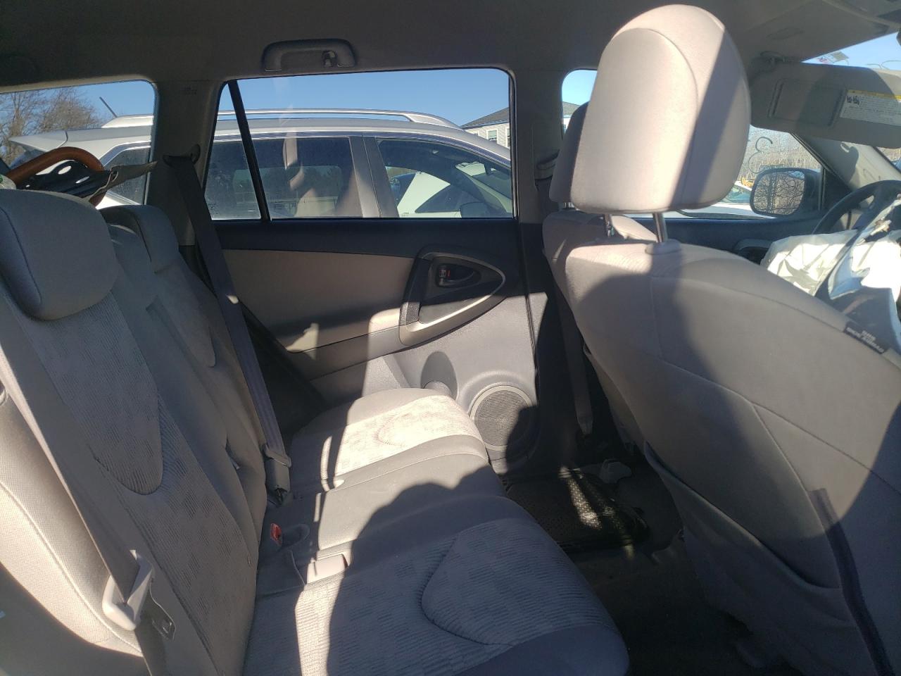 Photo 6 from auction – 2010 TOYOTA RAV4 with VIN 2T3BF4DV9AW060831