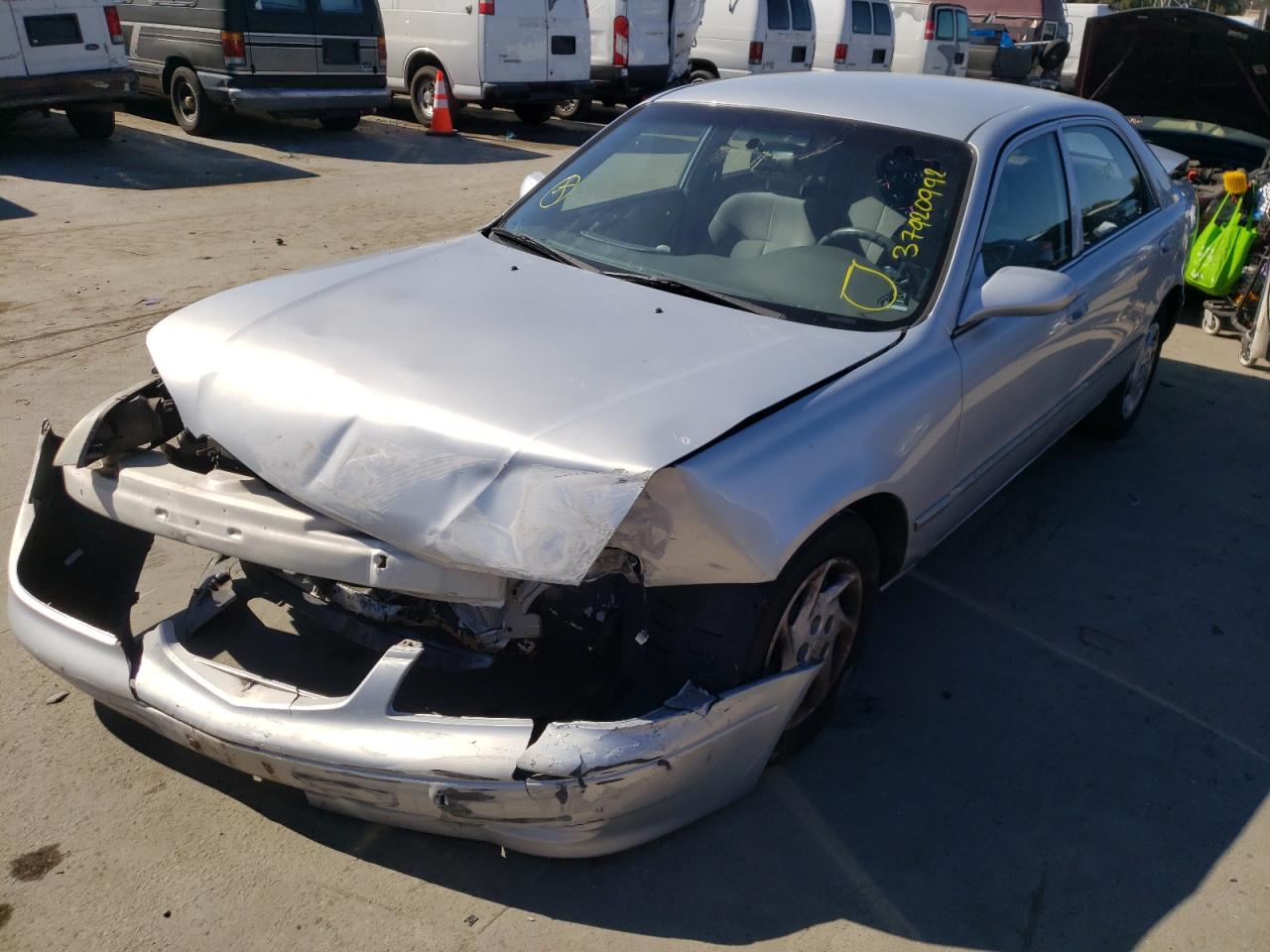 Photo 2 from auction – 2000 MAZDA 626 ES with VIN 1YVGF22D2Y5113496